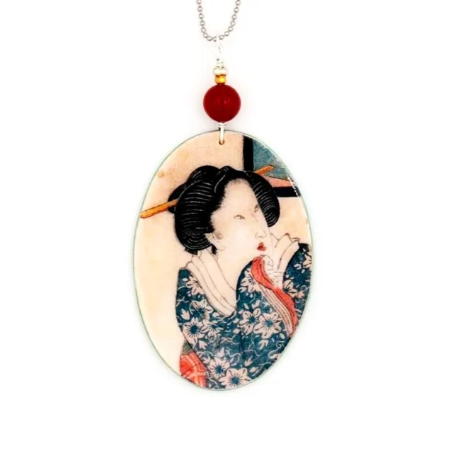Geishas, cerezos en flor, antiguas estampas japonesas y la tradicional técnica del Kintsugi.

Nuestra Colección SEDA está inspirada en la cultura japonesa.
En su delicadeza, su elegancia, su forma de concebir el mundo, su arte... una cultura fascinante que nos tiene enamorados.

Si aún no conoces SEDA, te invito a que te pases por nuestra web  www.azulañil.es 
(tienes acceso directo arriba 👆 en la biografía) y  le eches un vistazo.

#joyassostenibles #azulañil #joyasconarte  #pendientesartesanales #artesania #handmade #handmadejewelry #pendientesoriginales #diseñosunicos #diseñoeco #upciclyn #reciclajecreativo #mujeresúnicas #regalosconcorazon #Kintsugi