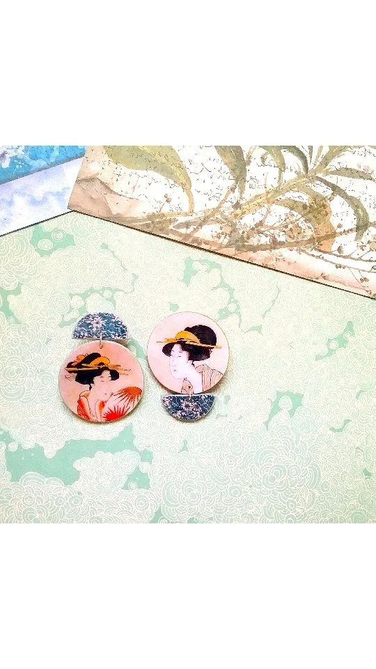 ¿Recuerdas la Colección Seda? 

😍😍😍😍

#azulañil #joyasartesanales #joyassostenibles #joyashechasamano #pendientesalegres #joyasconalma #artesaniaonline #pendientesoriginales #regalosoriginales #diseñoartesanal