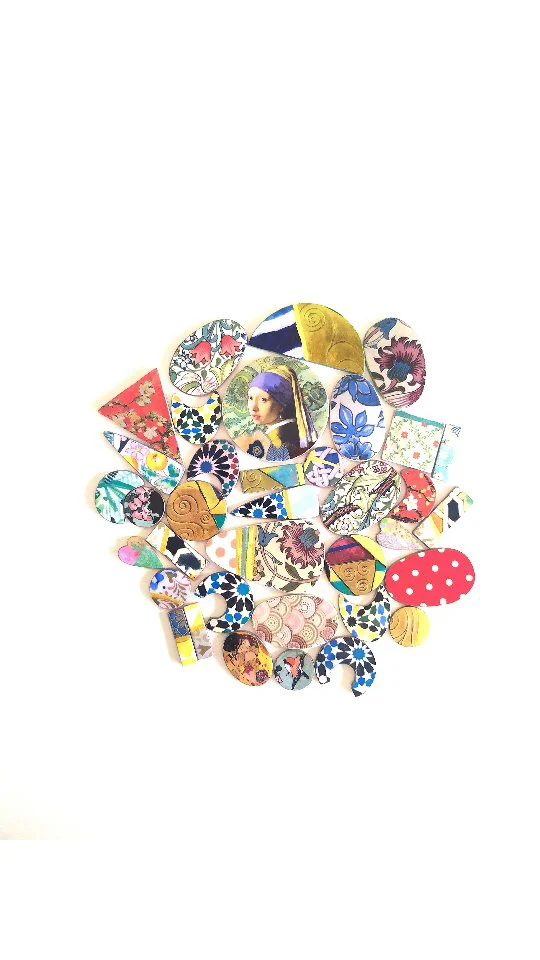 El taller se nos llena de color, 
¡llegó el verano amiga! ☺💙

#azulañil #joyassostenibles #joyasartesanales #joyashechasamano #pendientesalegres #joyasconalma #artesaniaonline #regalosoriginales #pendientesoriginales #diseñoartesanal #joyasdeverano