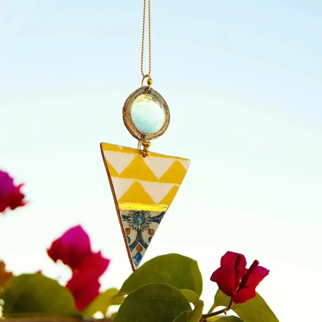 Luz, color, risas, días  infinitos y noches magicas....El sabor del verano 🌞🎊🌛

#azulañil #joyassostenibles #joyasartesanales #joyasdepapel #diseñoartesanal #diseñoecologico #diseñoandaluz #joyasoriginales #lujoartesanal #pequeñocomercio #marcasexclusivas #joyasonline